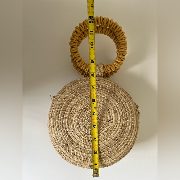 Stylish Handwoven Wrist Palm Straw Bag - Top Handle Island Resort Rattan Bag - Picture 3 of 7